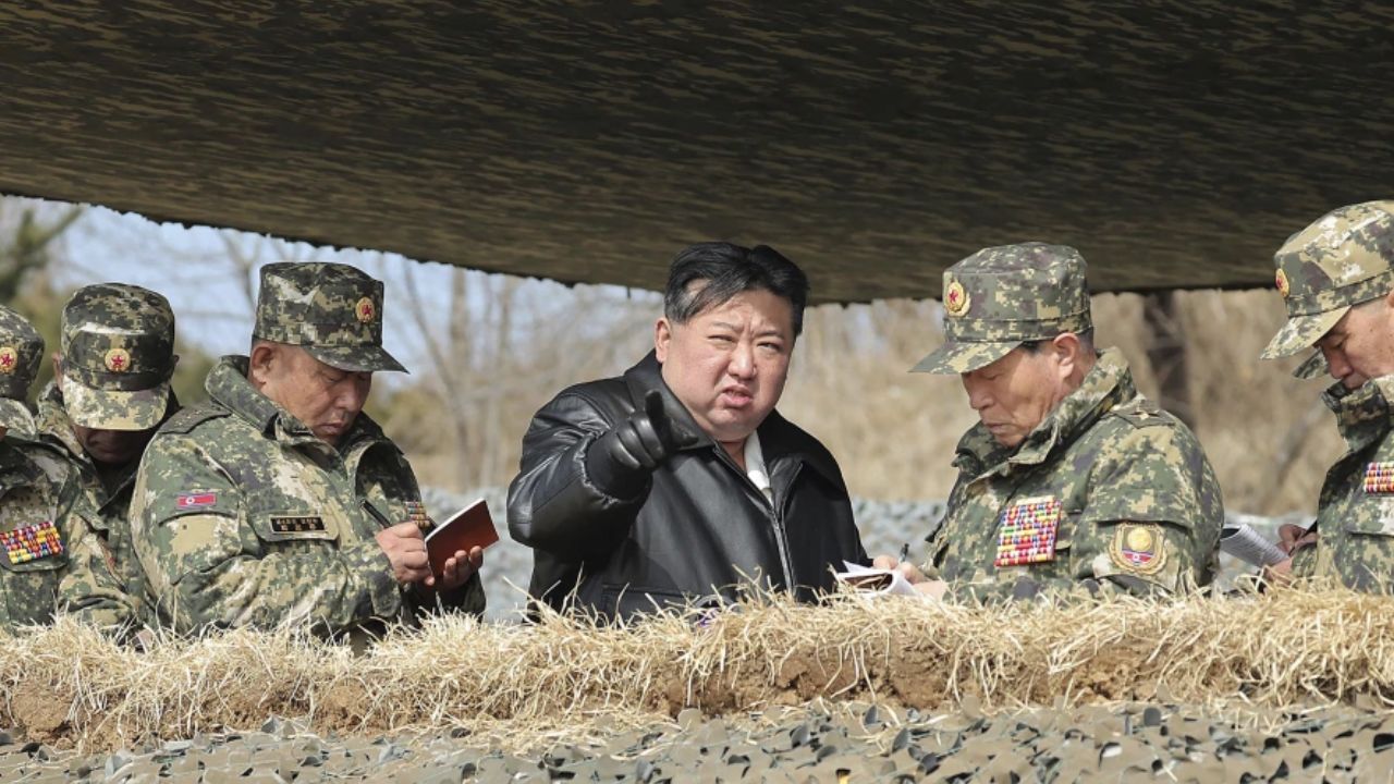 সৈন্যদের প্রকৃত যুদ্ধের প্রস্তুতির নির্দেশ দিলেন কিম জং উন